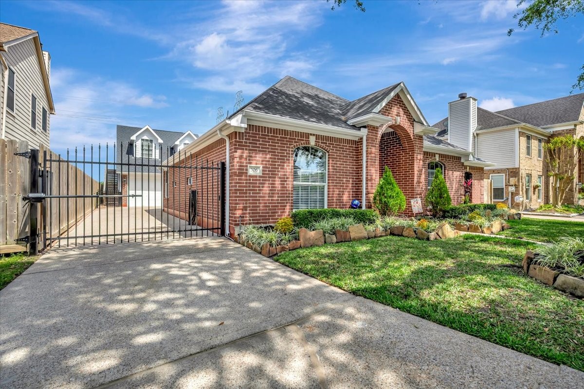 306 Sunset Ridge Drive League City, TX 77573 - Photo 3 of 50 a front view of a house with a garden