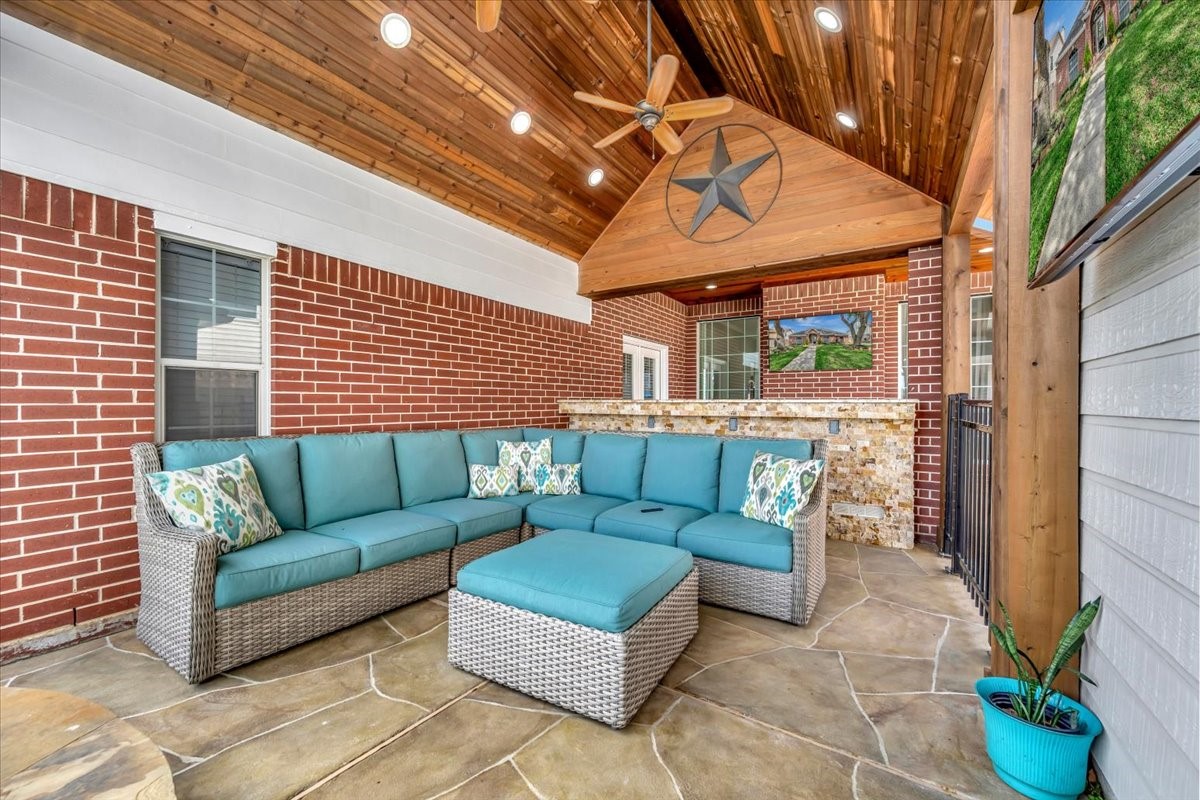 306 Sunset Ridge Drive League City, TX 77573 - Photo 36 of 50 a view of a couches in the patio