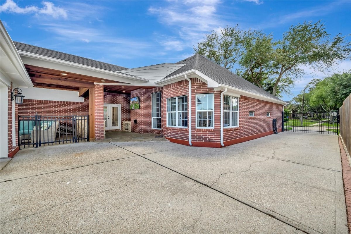 306 Sunset Ridge Drive League City, TX 77573 - Photo 41 of 50 a view of a house with a backyard