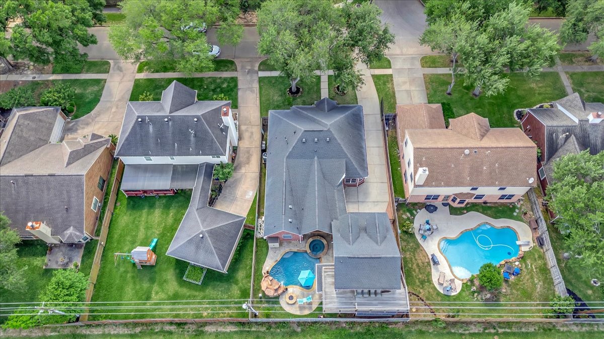 306 Sunset Ridge Drive League City, TX 77573 - Photo 46 of 50 an aerial view of multiple houses with outdoor space