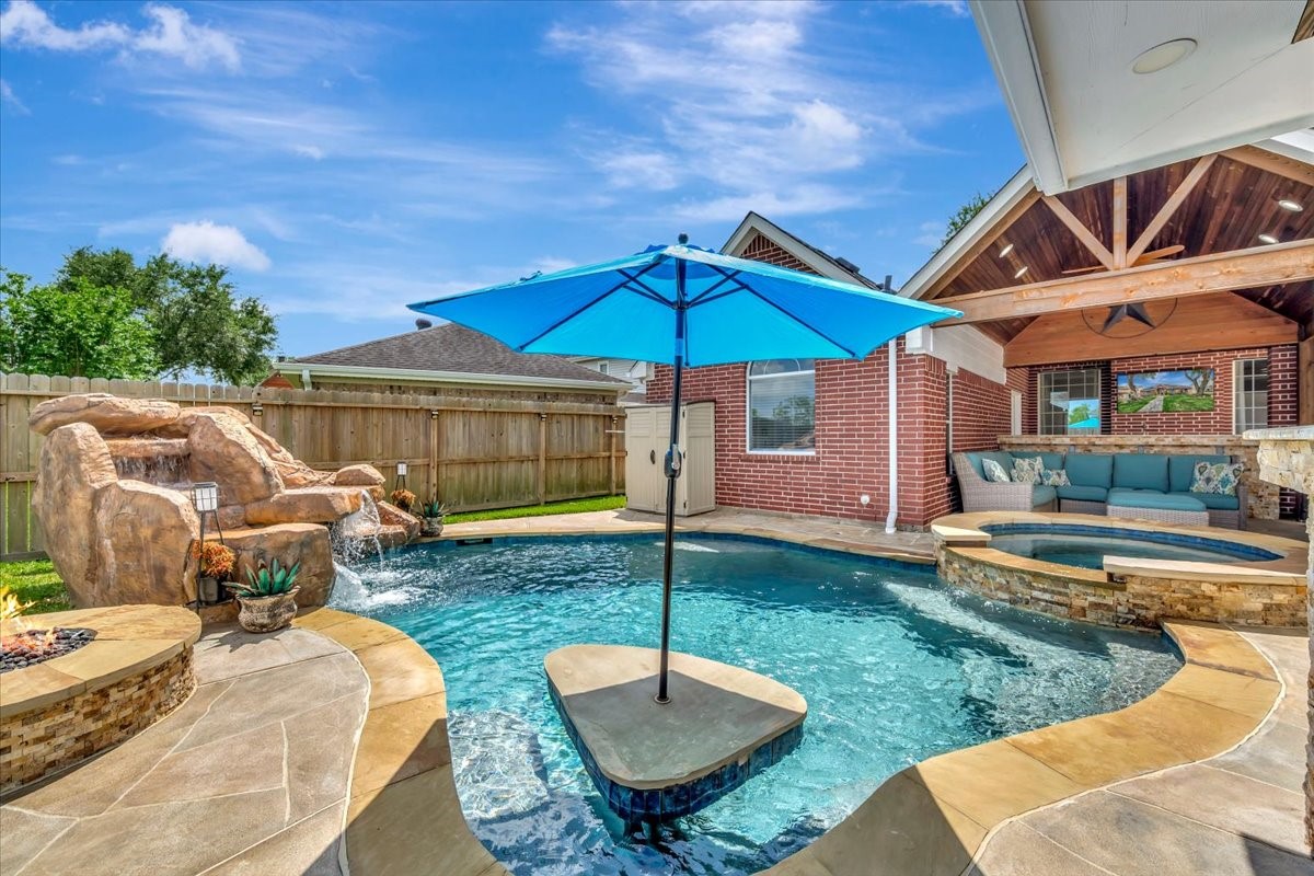 306 Sunset Ridge Drive League City, TX 77573 - Photo 47 of 50 a backyard of a house with yard table and chairs