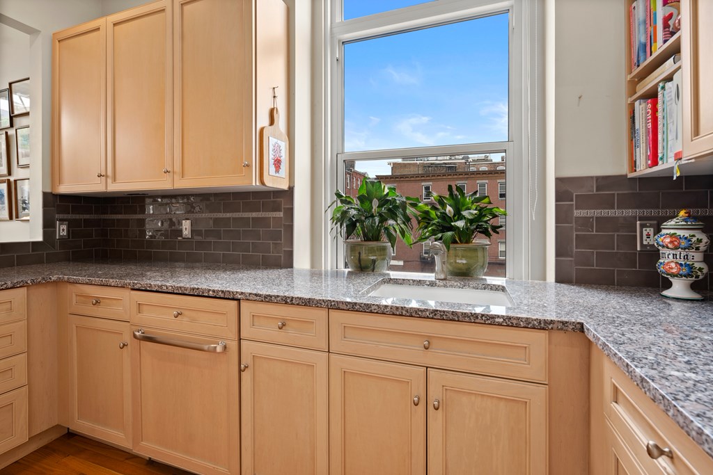 20 Tileston Street, Unit 2J Boston, MA 02113 - Photo 10 of 28