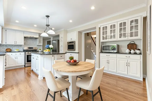 $658,000 | 6 Robin Hood Court, Lincolnshire, IL 60069