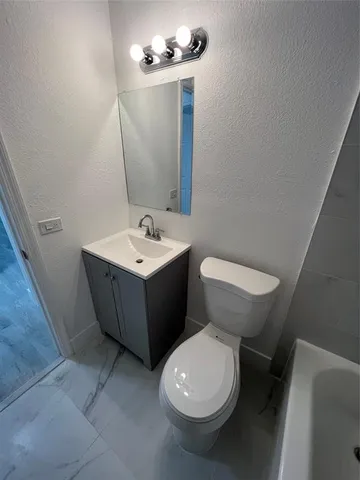 $2,200 | 919 Northwest 102nd Street, Unit B, Miami, FL 33150