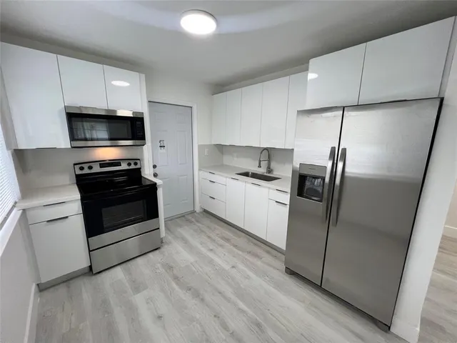 $2,200 | 919 Northwest 102nd Street, Unit B, Miami, FL 33150
