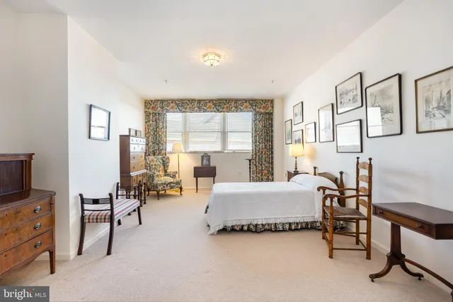 a bedroom with bed and a table in it