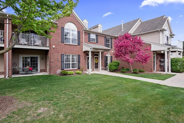 $225,000 | 26984 Carrington Place, Unit 45, Harrison Township, MI 48045