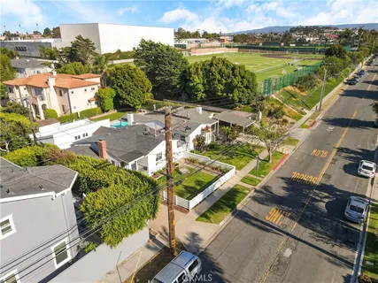 $2,690,000 | 424 South Meadows Avenue, Manhattan Beach, CA 90266