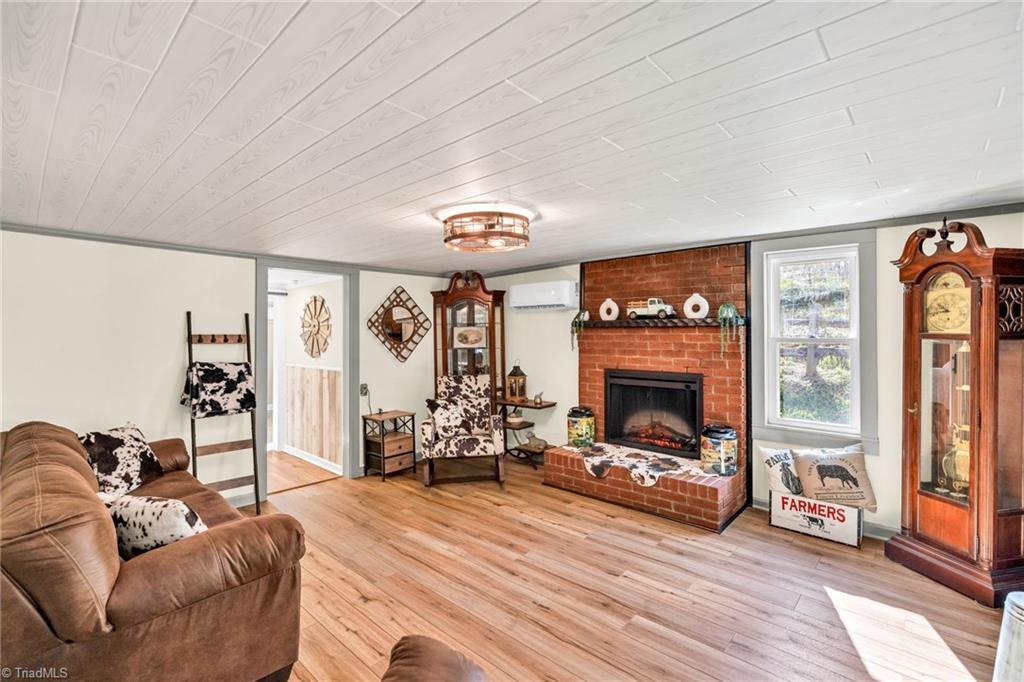 922 Prathers Creek Ch Road Laurel Springs, NC 28644 - Photo 28 of 35