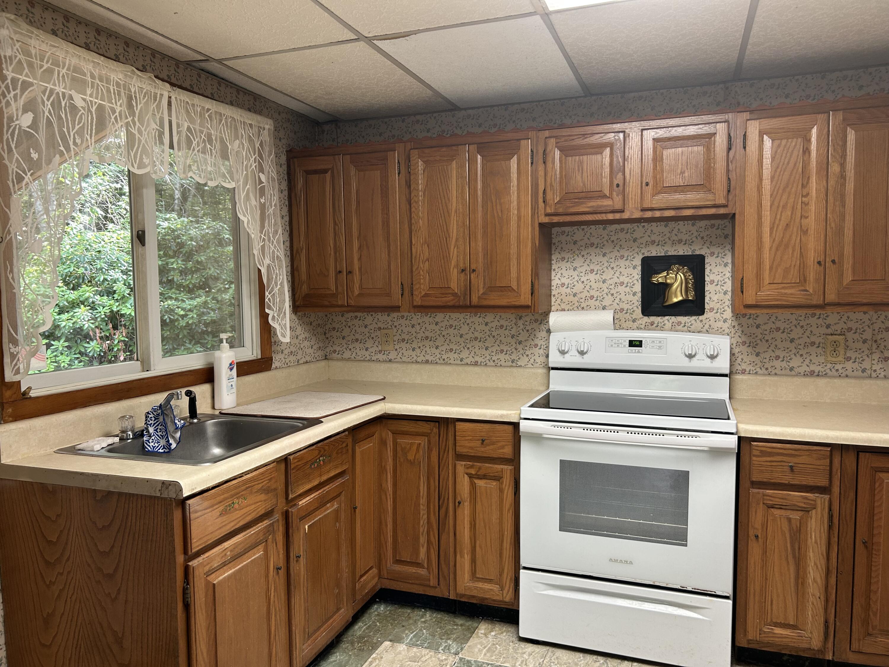 271 Pownal Road Auburn, ME 04210 - Photo 3 of 33 IMG_0535