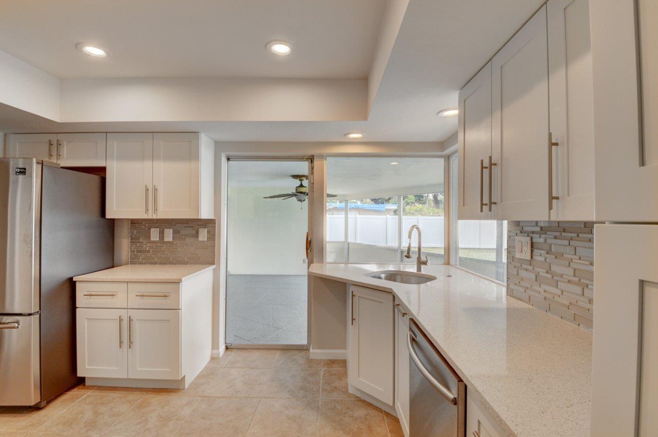 2082 Bonnie Street Boca Raton, FL 33486 - Photo 9 of 34 Kitchen