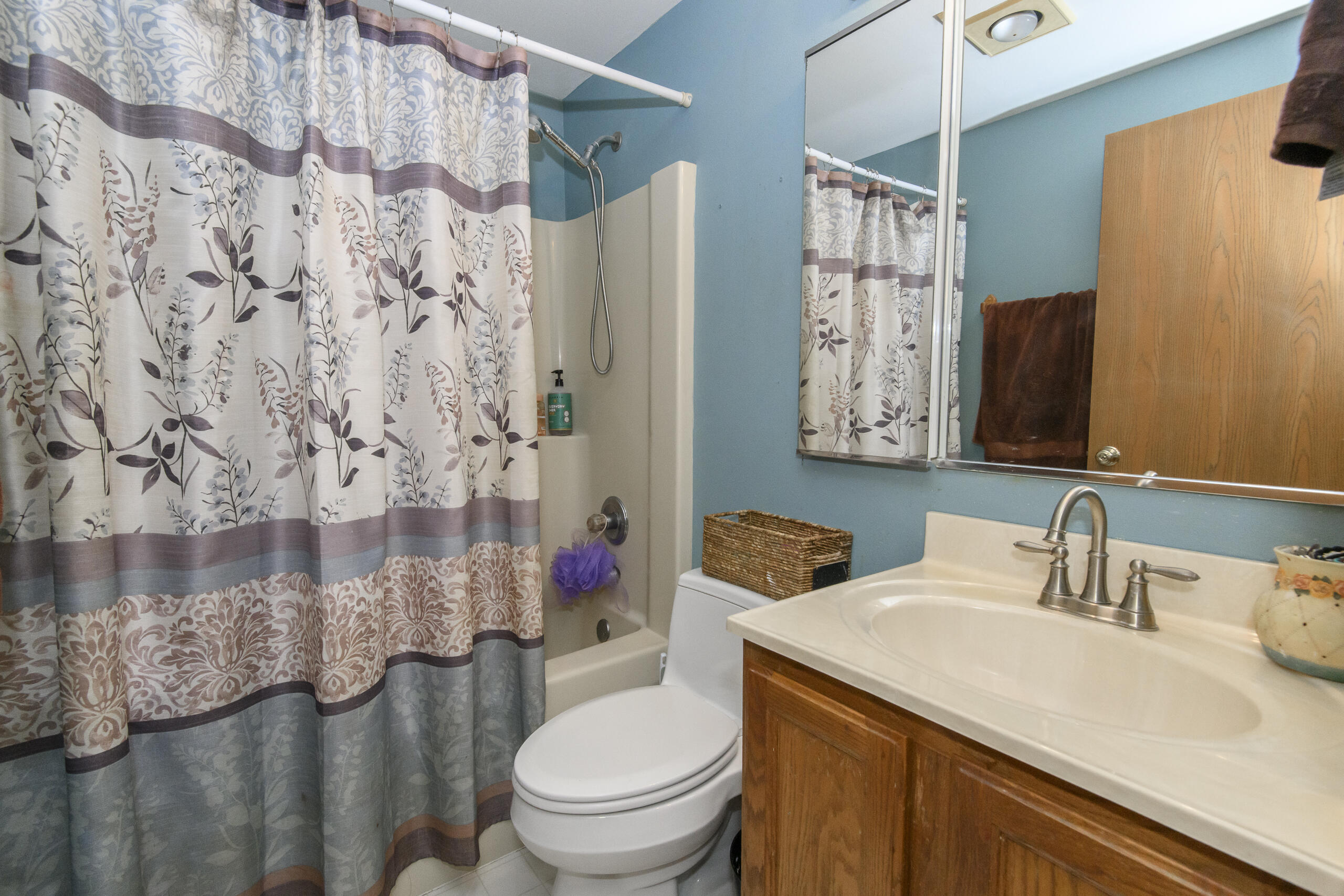 4622 North 125th Street Butler, WI 53007 - Photo 10 of 26 Main Floor Full Bath