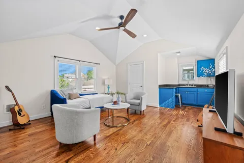 $799,900 | 125 North Street, Houston, TX 77009