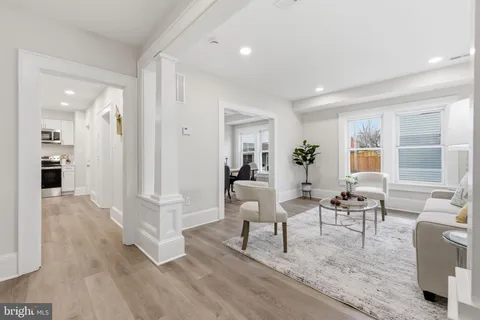 $424,500 | 21 West Pall Mall Street, Winchester, VA 22601