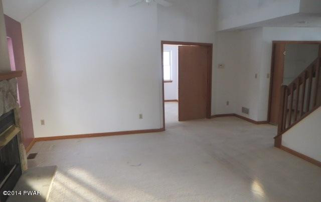 83 Oakenshield Drive Bushkill, PA 18371 - Photo 3 of 12