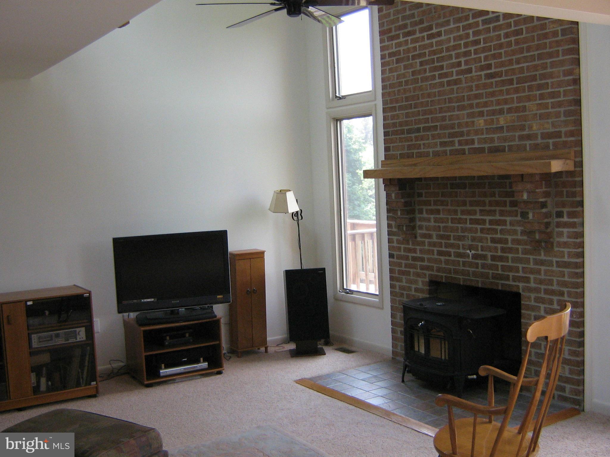 2525 Lander Road Jefferson, MD 21755 - Photo 8 of 30 Living Room