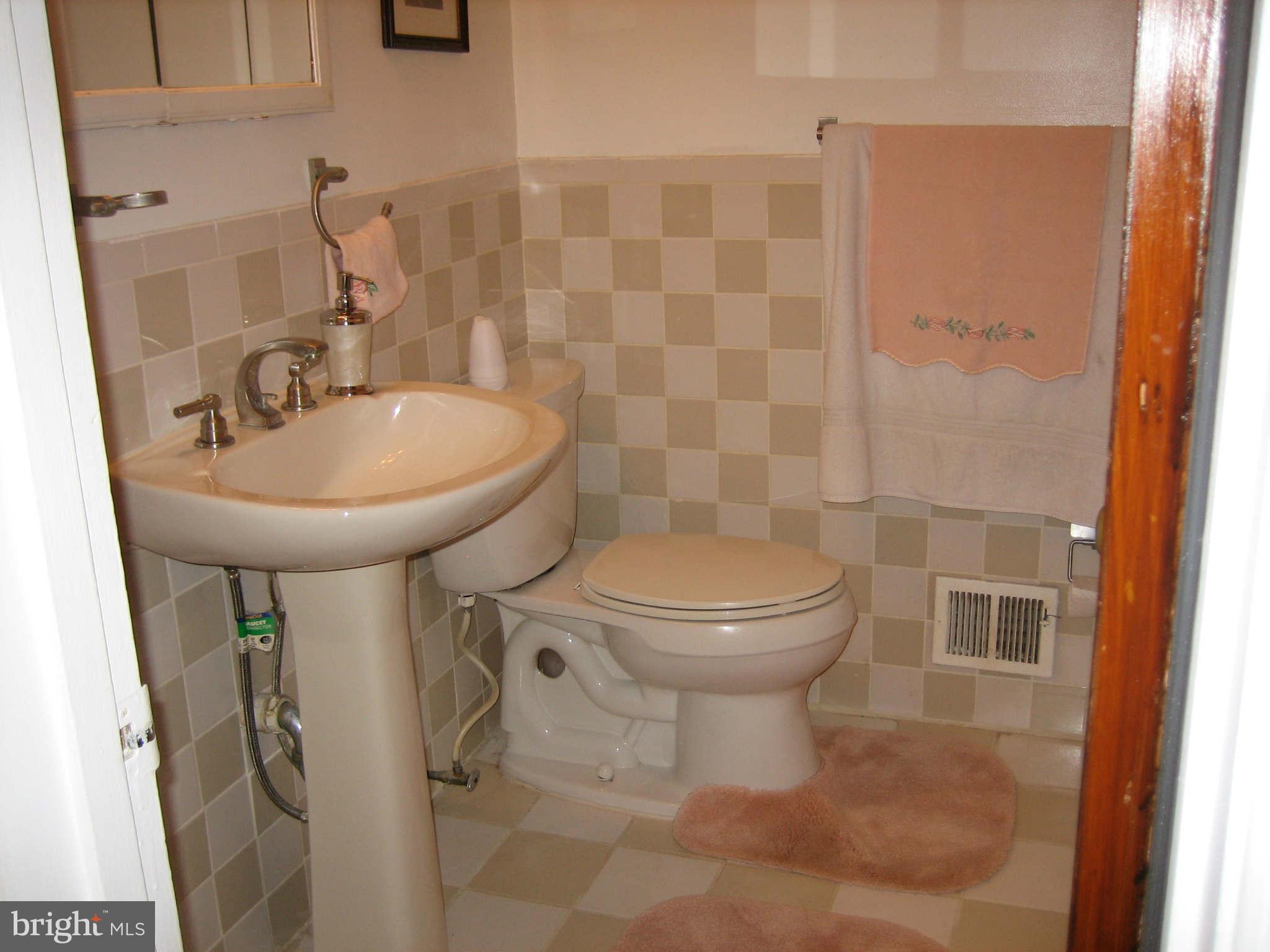 1907 Ladd Street Silver Spring, MD 20902 - Photo 14 of 25 Bath