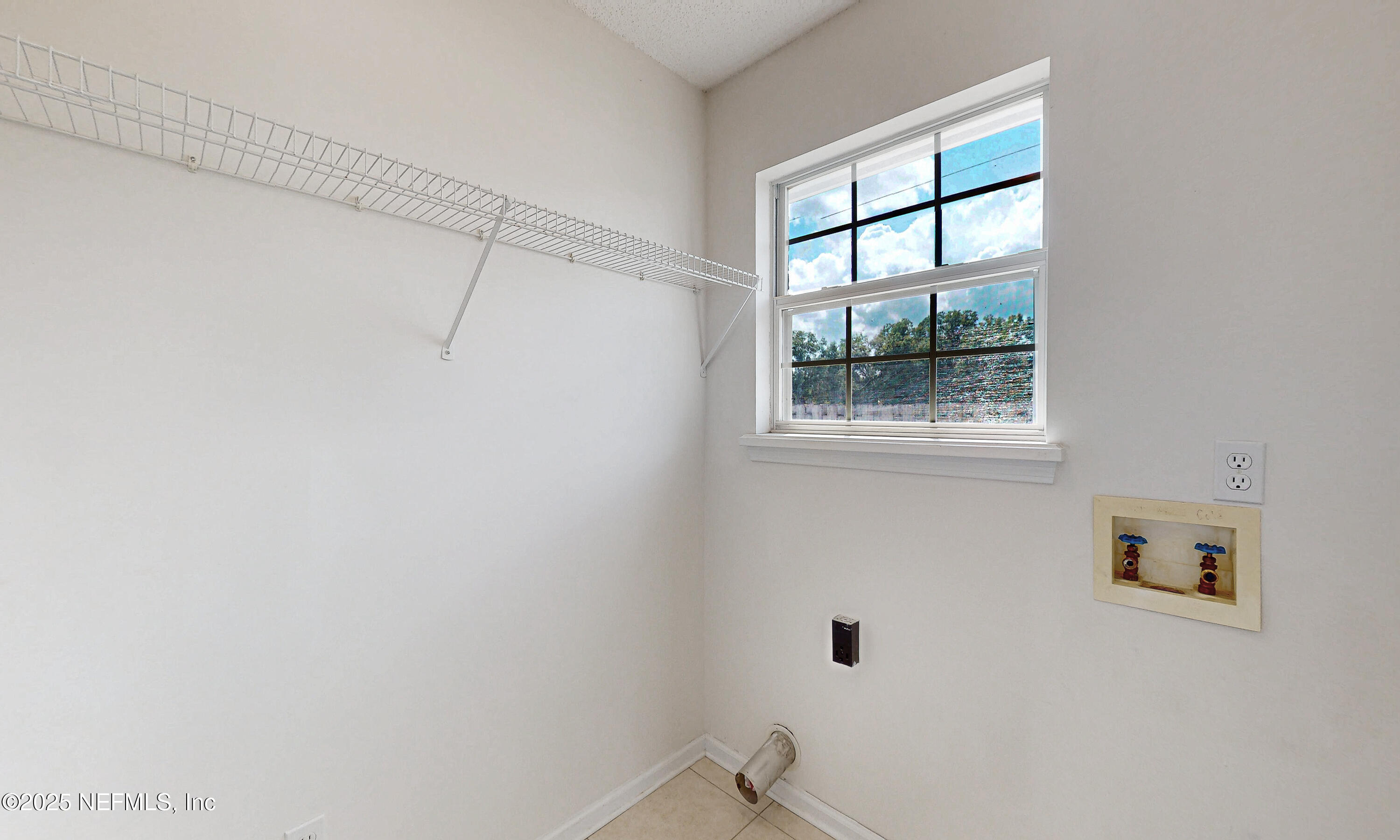 2031 Canyon Rim Place Middleburg, FL 32068 - Photo 21 of 38 a bathroom with a window and a shower