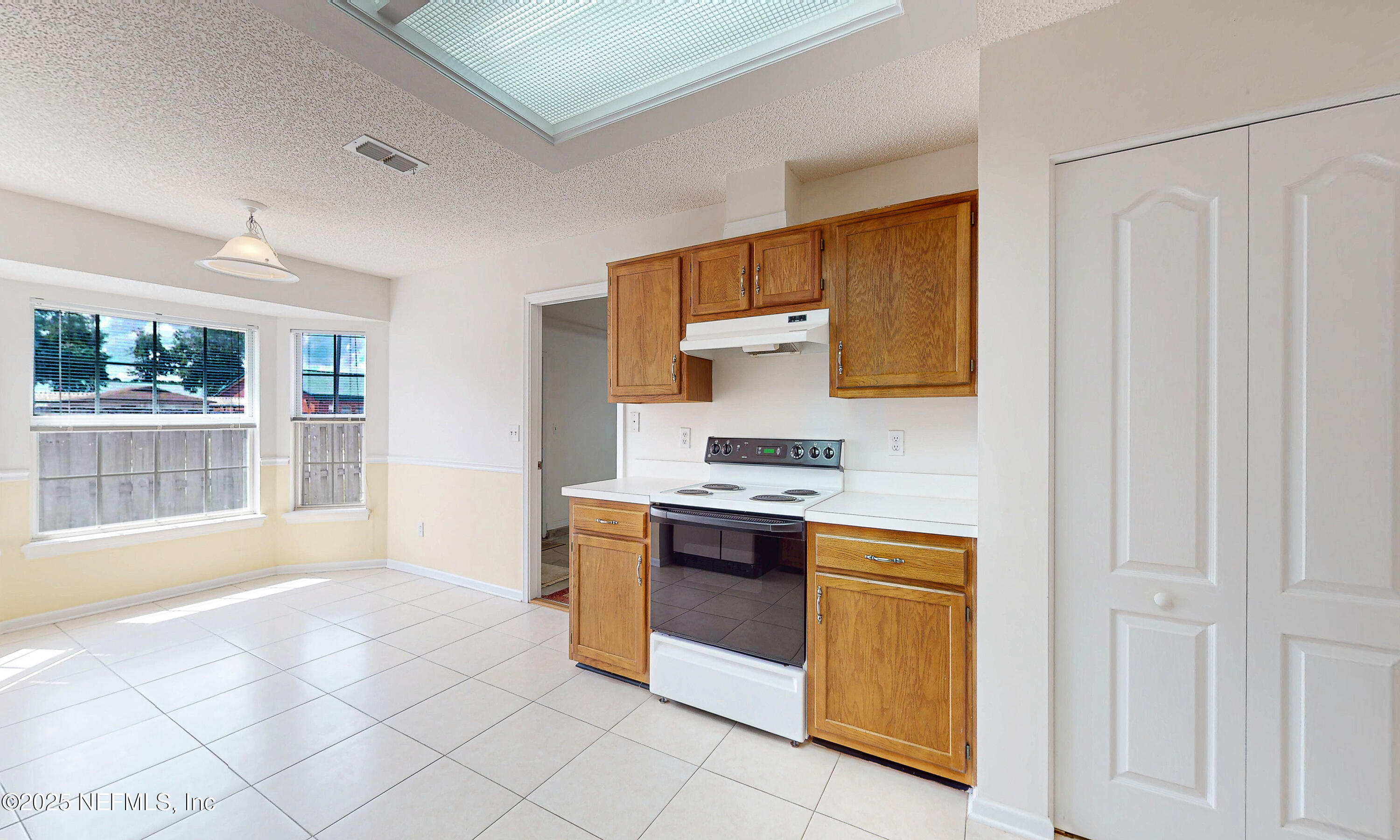 2031 Canyon Rim Place Middleburg, FL 32068 - Photo 24 of 38 a kitchen with a stove a sink and a refrigerator