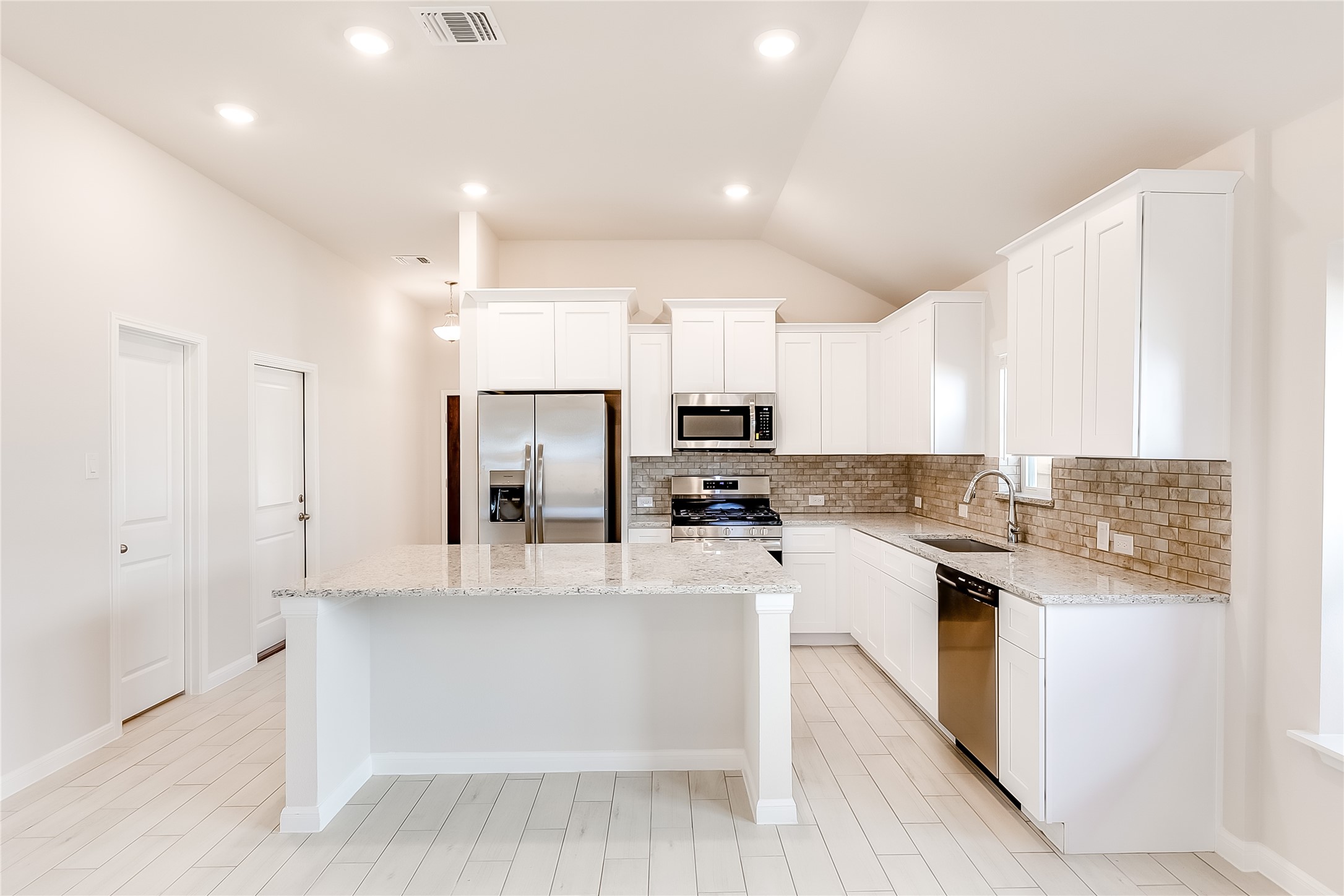 125 Comet Pointe Drive Georgetown, TX 78628 - Photo 11 of 28