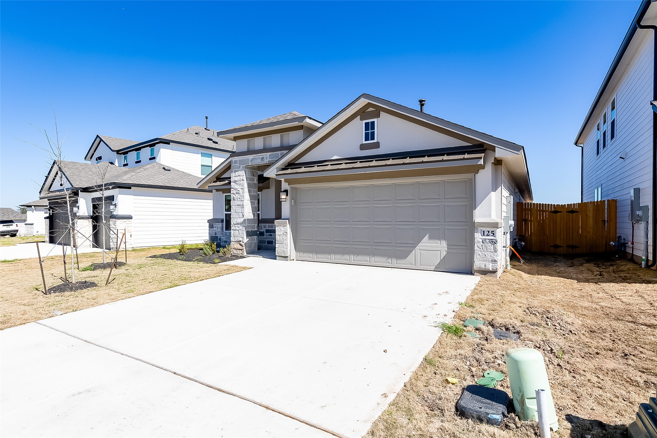 125 Comet Pointe Drive Georgetown, TX 78628 - Photo 2 of 28