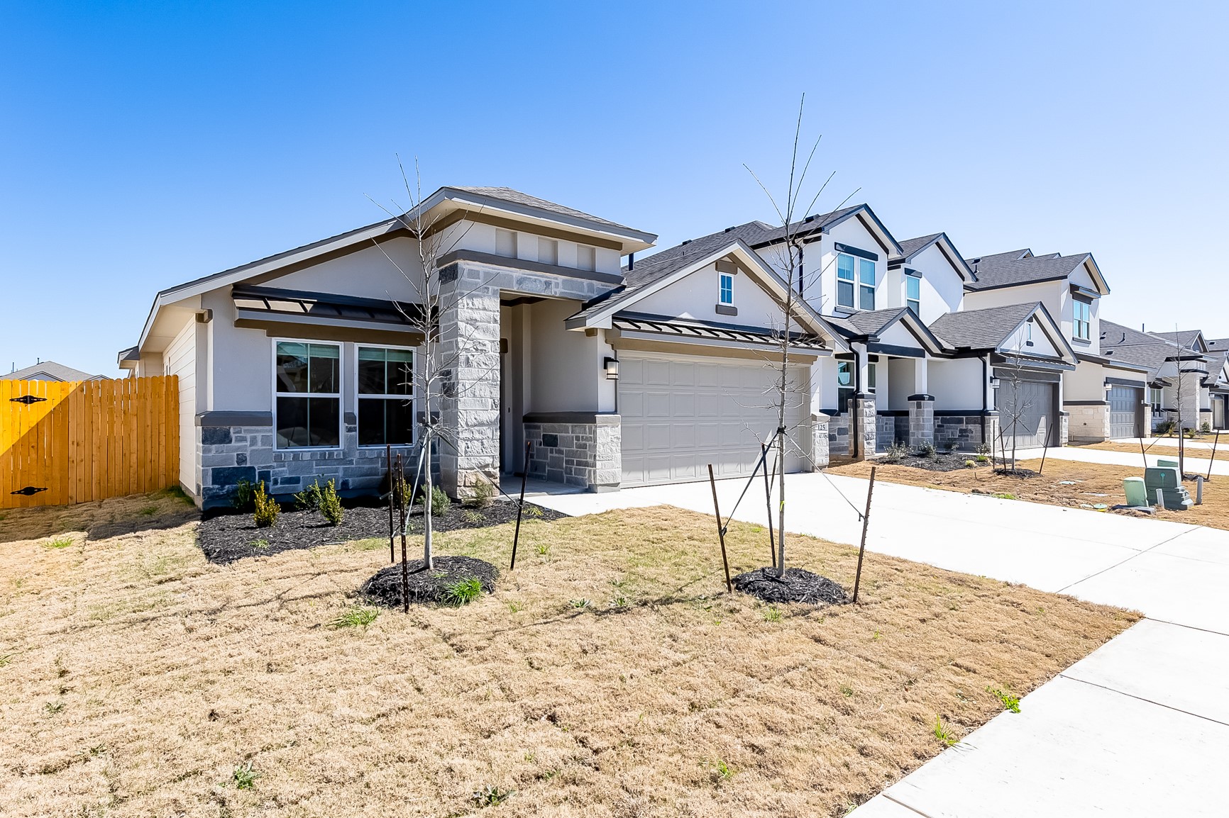 125 Comet Pointe Drive Georgetown, TX 78628 - Photo 3 of 28