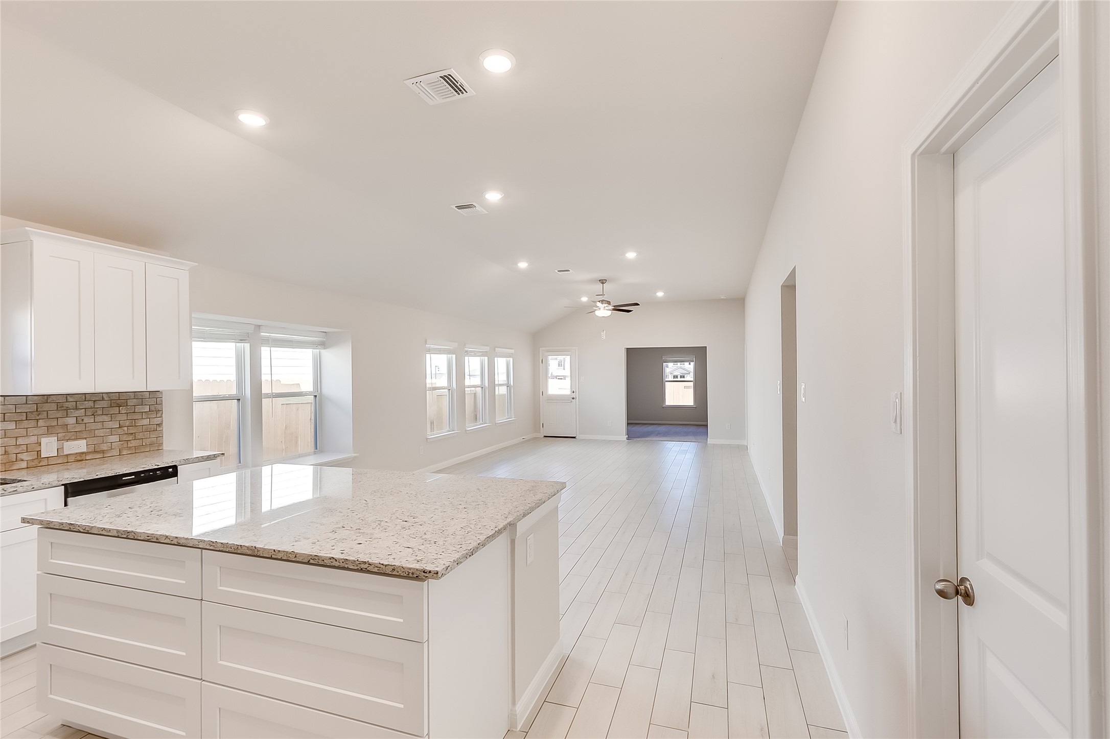 125 Comet Pointe Drive Georgetown, TX 78628 - Photo 6 of 28