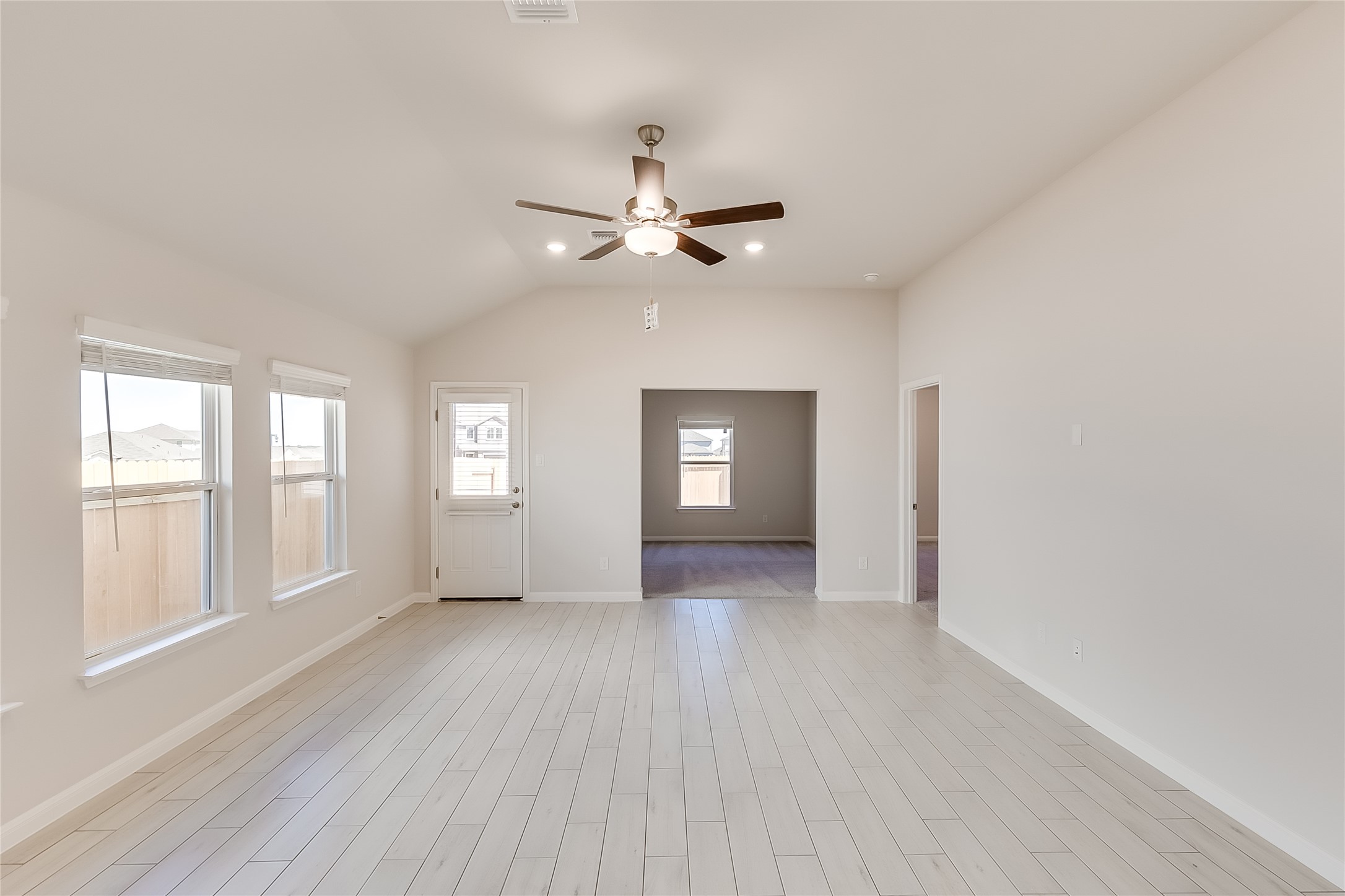 125 Comet Pointe Drive Georgetown, TX 78628 - Photo 7 of 28