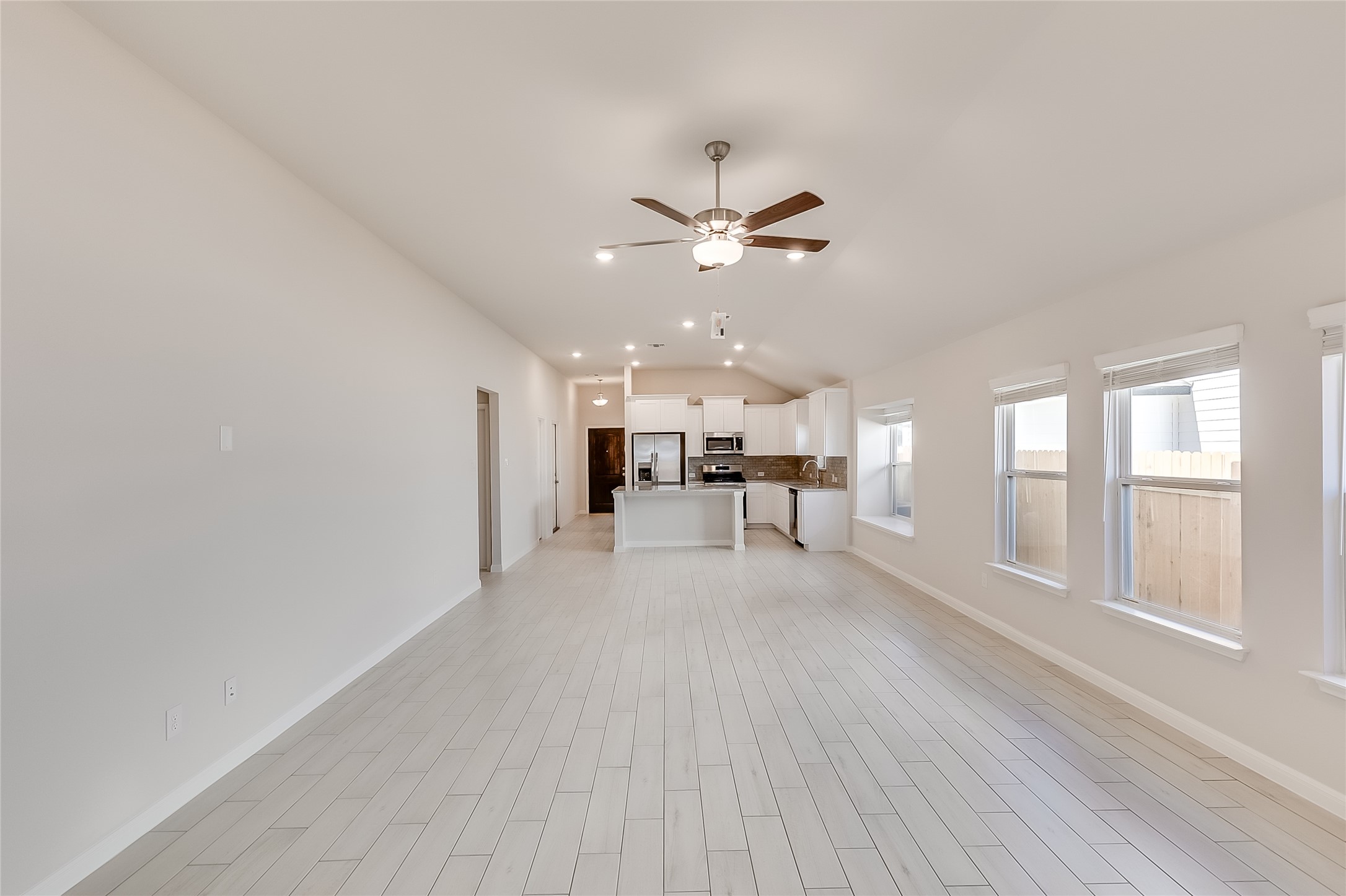 125 Comet Pointe Drive Georgetown, TX 78628 - Photo 8 of 28