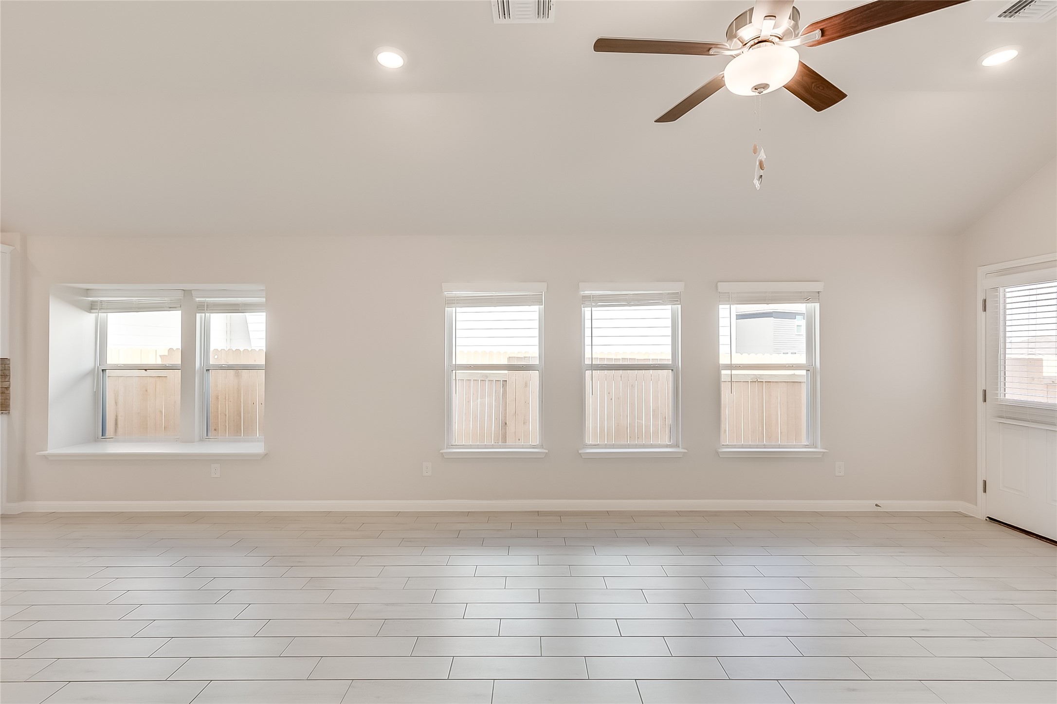 125 Comet Pointe Drive Georgetown, TX 78628 - Photo 9 of 28