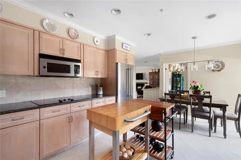 $1,225,000 | 5 Barbour Drive, Providence, RI 02906