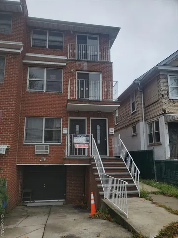 $3,800 | 9-15 College Place, Unit 1 | College Point
