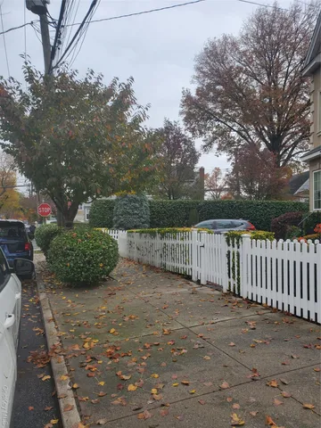 $3,800 | 9-15 College Place, Unit 1 | College Point