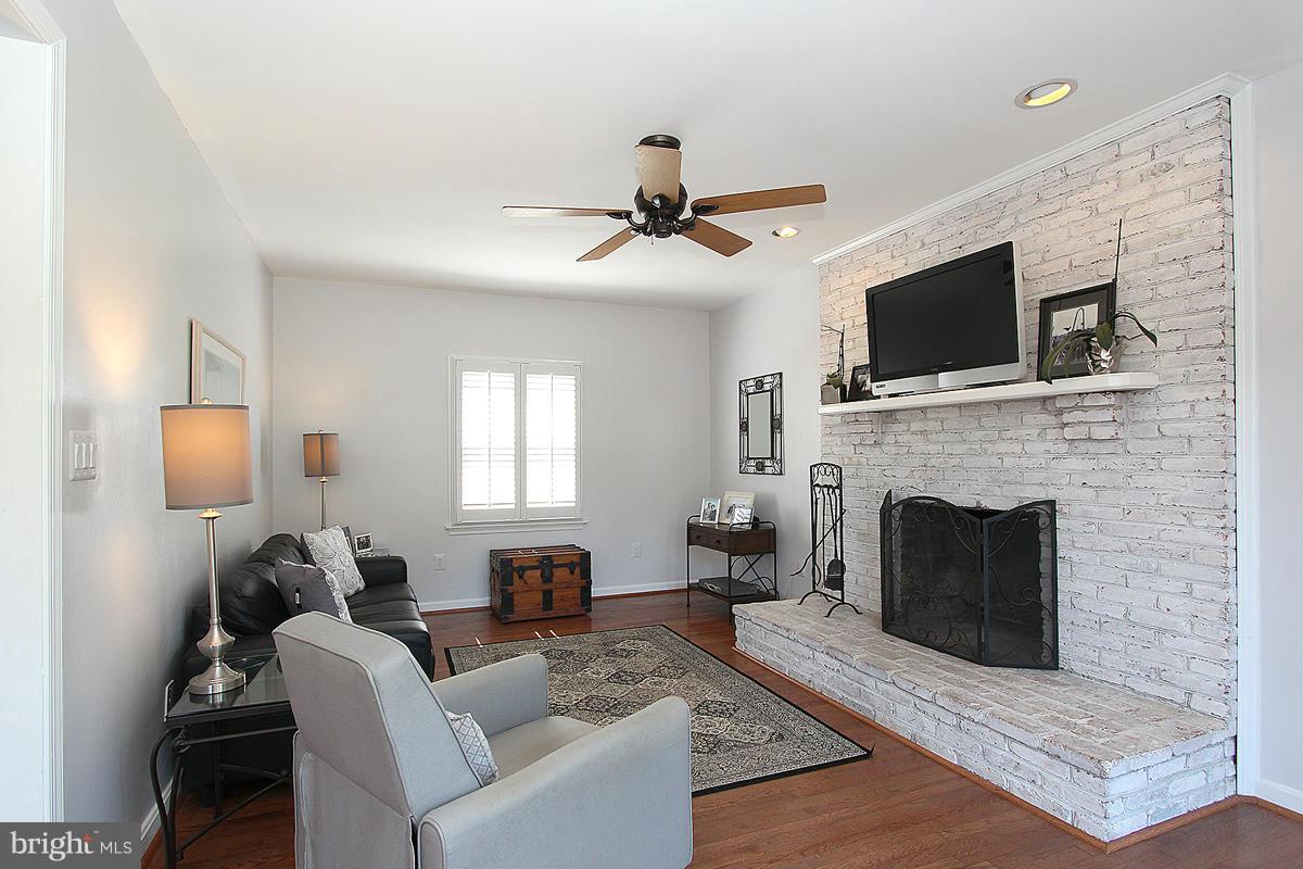 4205 Gregg Road Brookeville, MD 20833 - Photo 12 of 30 Family Room