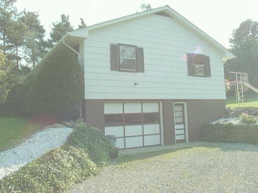 208 South Eberhart Road Butler, PA 16001 - Photo 3 of 5