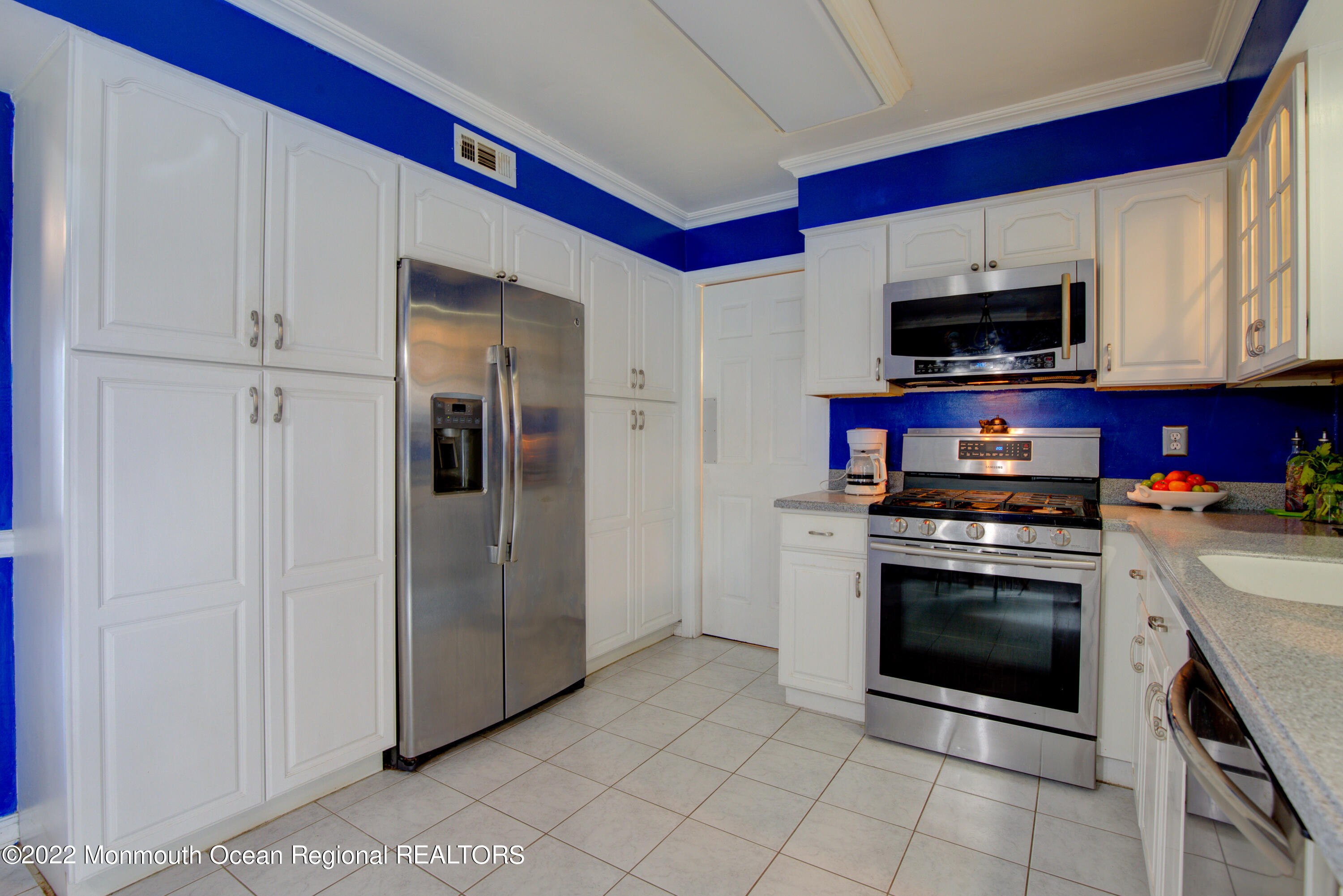16 Appletree Road Howell, NJ 07731 - Photo 10 of 30 13