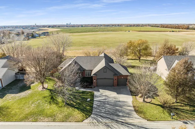 $449,900 | 331 North Fiddlers Creek Street, Valley Center, KS 67147