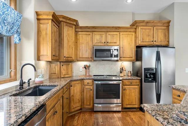 $449,900 | 331 North Fiddlers Creek Street, Valley Center, KS 67147