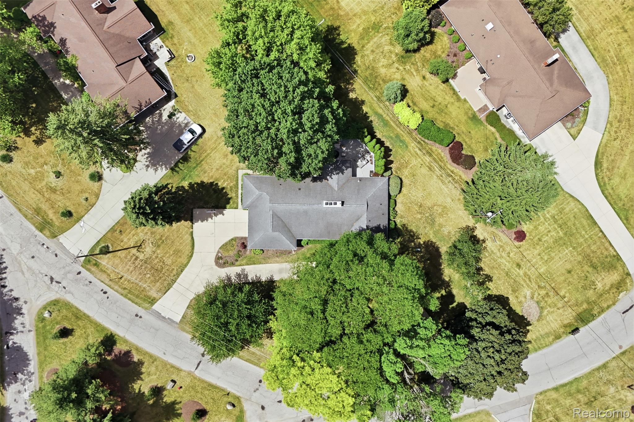 6998 Meadowlake Road Bloomfield Hills, MI 48301 - Photo 43 of 49 44_6998 meadowlake rd-43.jpg