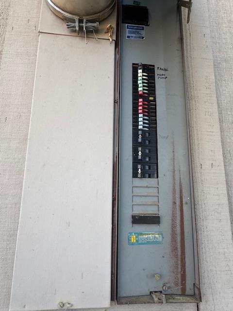 18288 Mountaintop Lane Grass Valley, CA 95949 - Photo 35 of 40 a view of a entryway