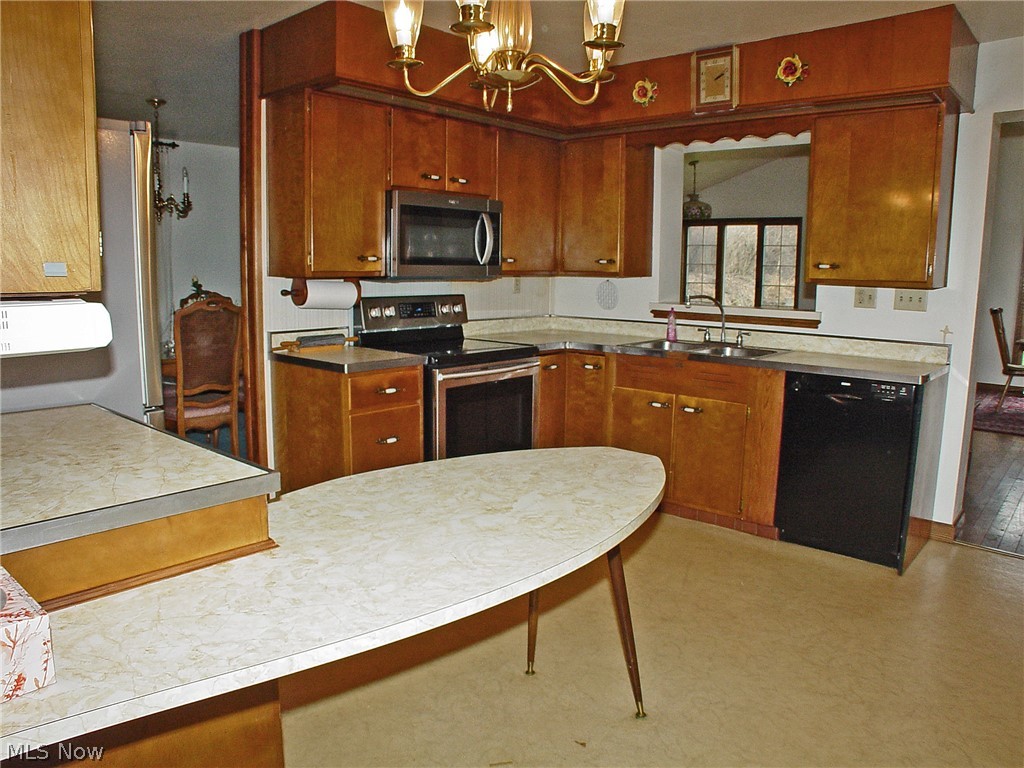 115 Forest Road Weirton, WV 26062 - Photo 5 of 27 Gallery Image 5