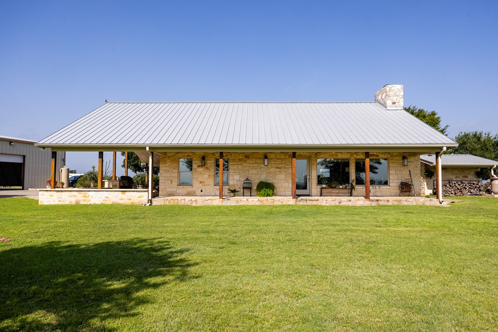 2377 Aviation Loop Fredericksburg, TX 78624 - Photo 11 of 76