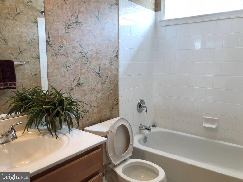 6602 Aaron Mee Way Baltimore, MD 21237 - Photo 21 of 30 a bathroom with a sink a toilet and bathtub