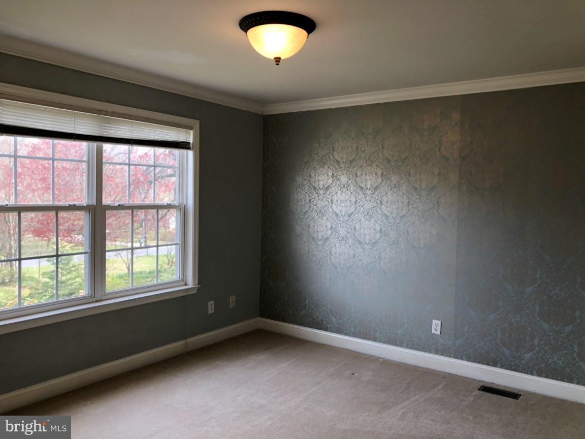 6602 Aaron Mee Way Baltimore, MD 21237 - Photo 28 of 30 an empty room with a window