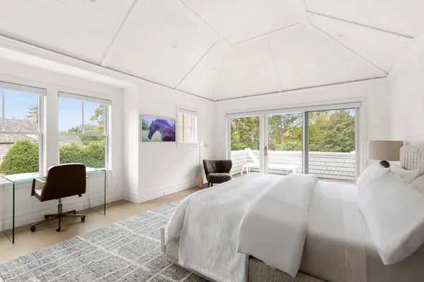 $180,000 | 13 Palma Terrace, East Hampton, NY 11937