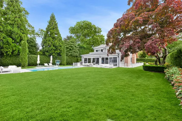 $180,000 | 13 Palma Terrace, East Hampton, NY 11937