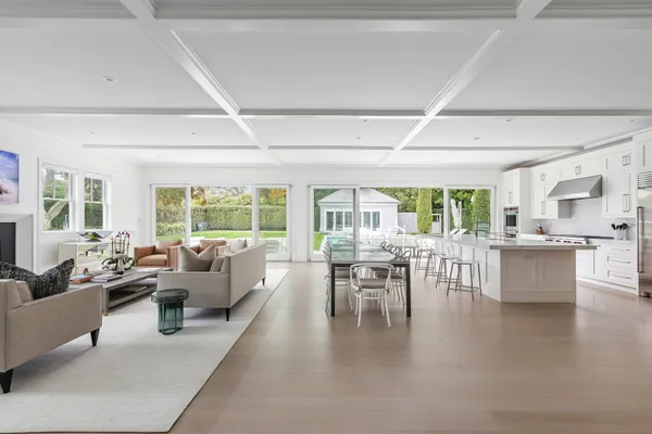 $180,000 | 13 Palma Terrace, East Hampton, NY 11937