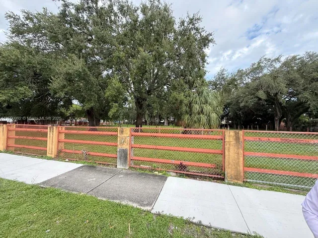 a view of park with entertaining space