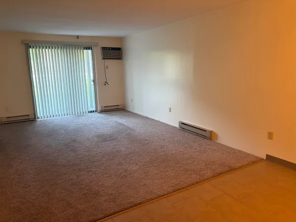$1,975 | 467 High Street, Unit 6, Hampton, NH 03842
