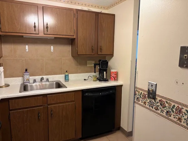 $1,975 | 467 High Street, Unit 6, Hampton, NH 03842